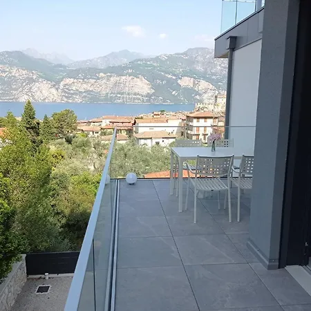 Blue Sky Green Malcesine Exterior photo