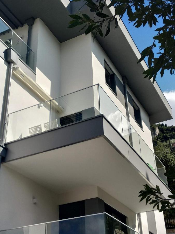 Blue Sky Apartment *